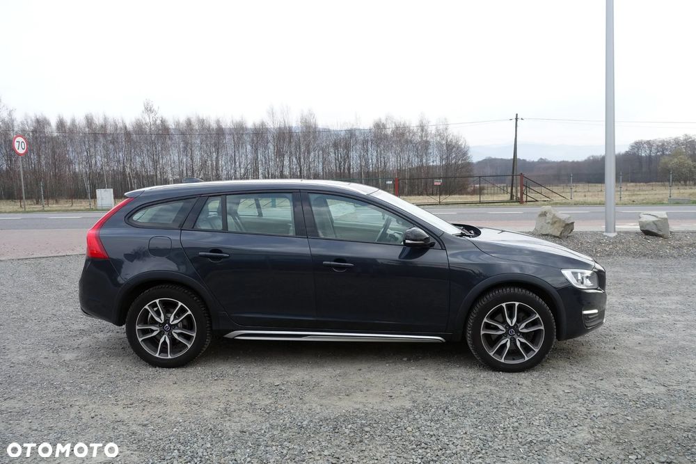 Volvo V60 Cross Country D4 Geartronic Summum - 4