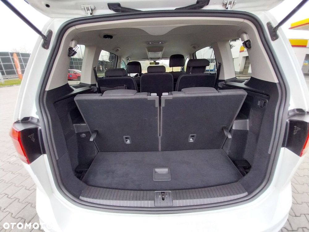 Volkswagen Touran - 10