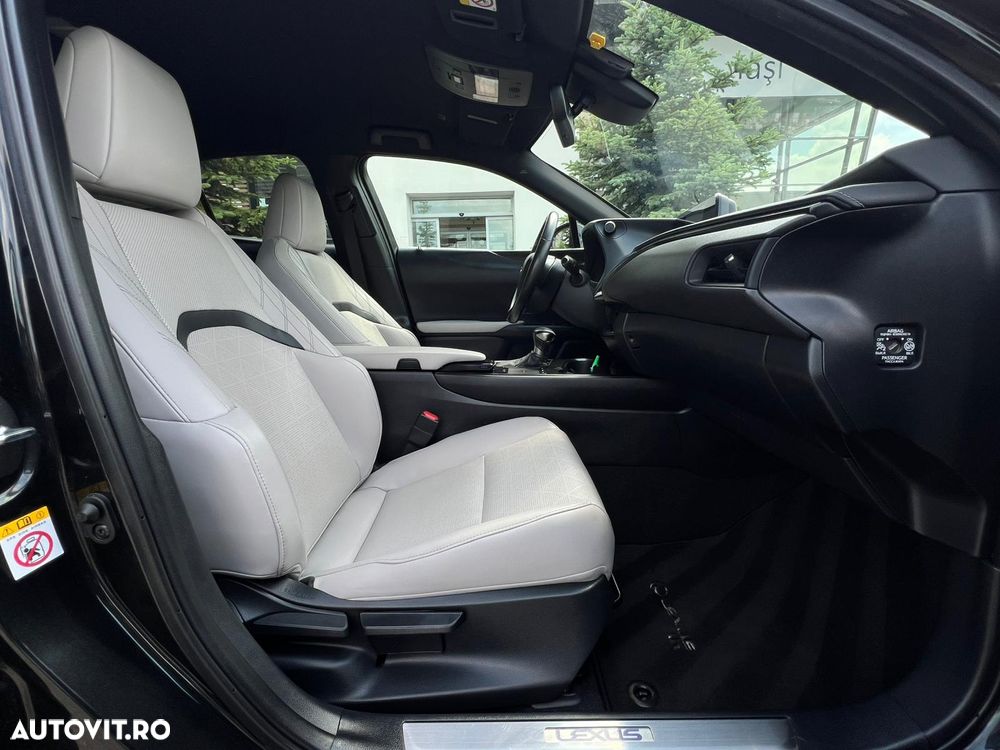 Lexus UX 250h Luxury Line - 12