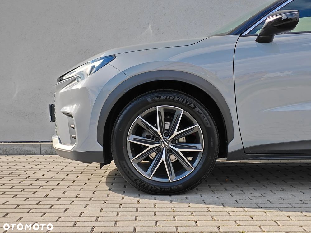 Lexus LBX 1.5 Hybrid Emotion - 5