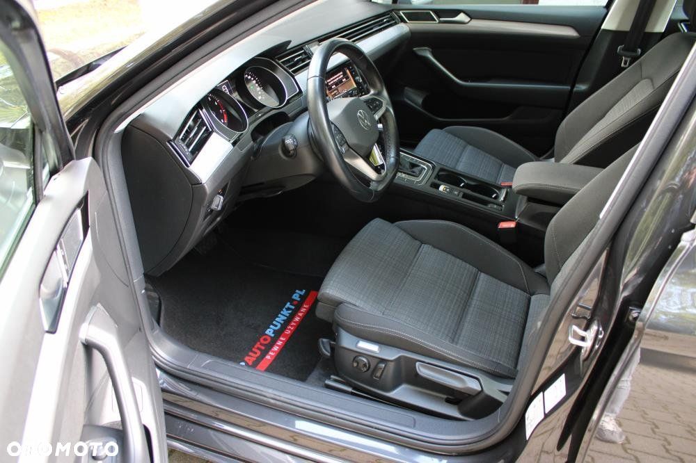 Volkswagen Passat - 11
