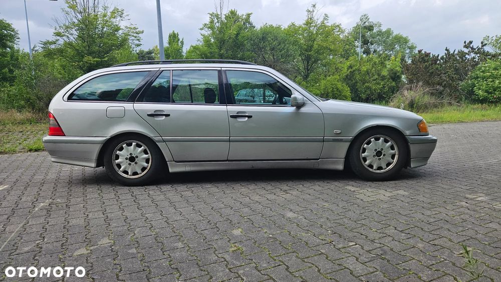 Mercedes-Benz Klasa C 180 T Elegance - 4