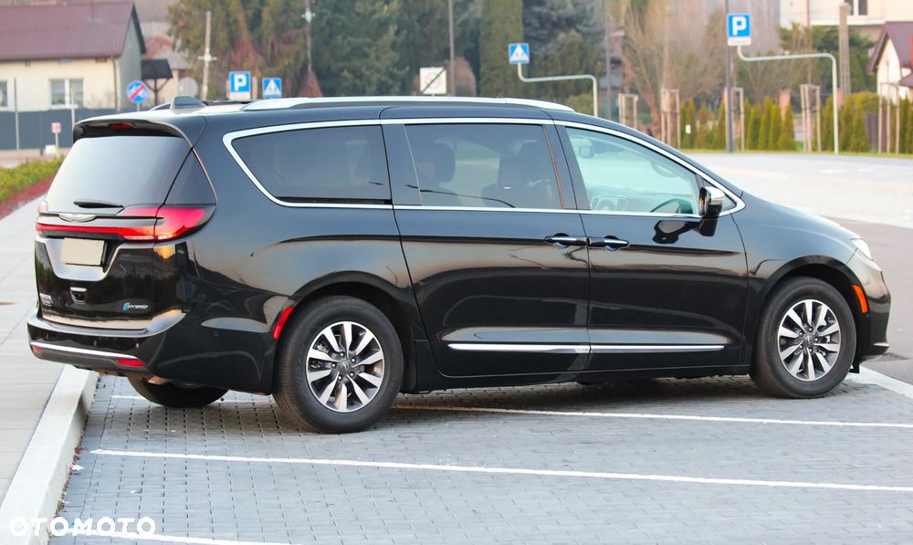 Chrysler Pacifica - 12