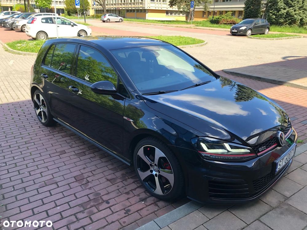 Volkswagen Golf - 2