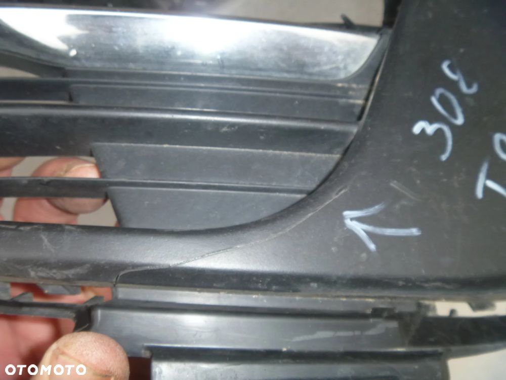 PEUGEOT 308 T9 LIFT PRAWA KRATKA ZDERZAKA CHROM ORYGINAŁ AA38255582 - 2