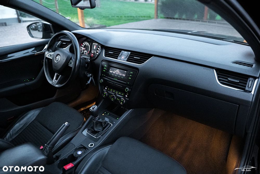 Skoda Octavia Combi 2.0 TDI RS - 25