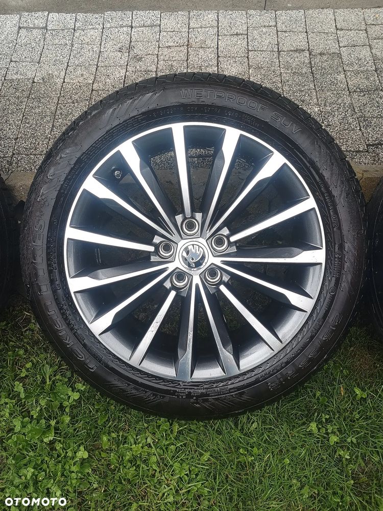 Oryginalne felgi Skoda z oponami Nokian - 1