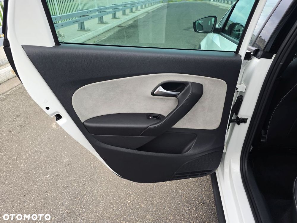 Volkswagen Polo 1.2 TSI Cross Urban White - 22