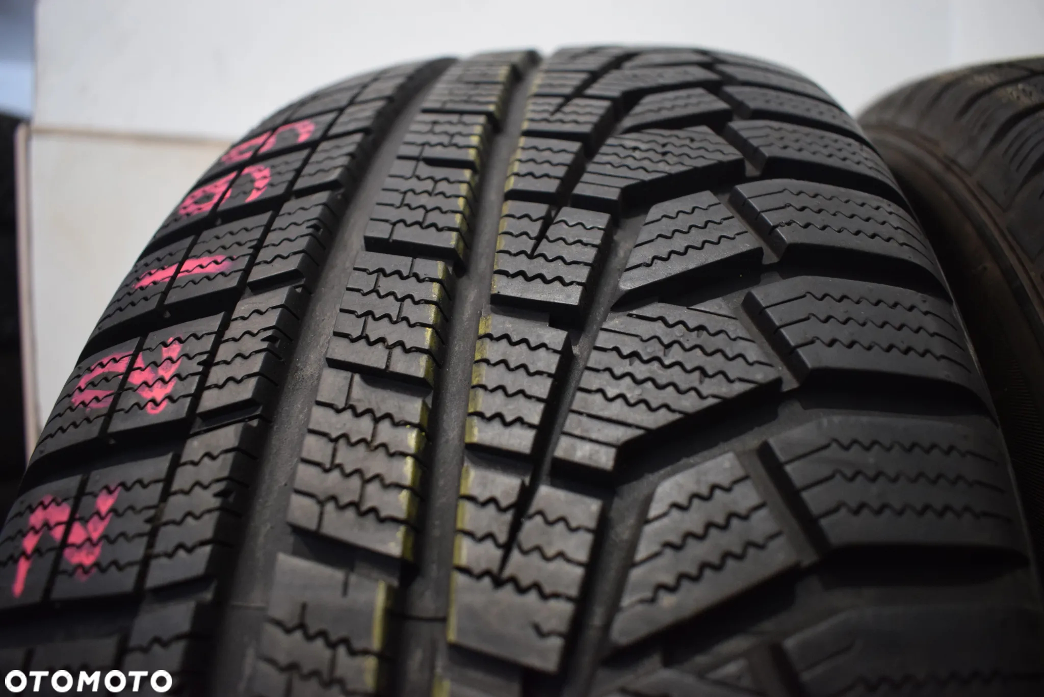 R17 235/65 Hankook Winter I*cept evo 2 SUV Cena za parę - 2