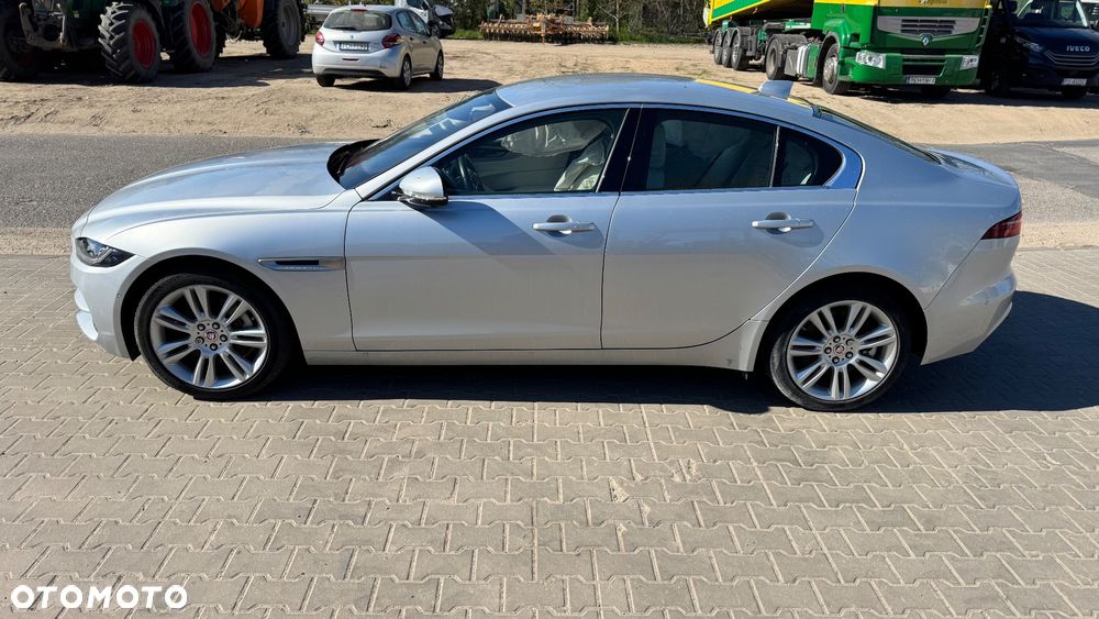 Jaguar XE 2.0 D Prestige - 2