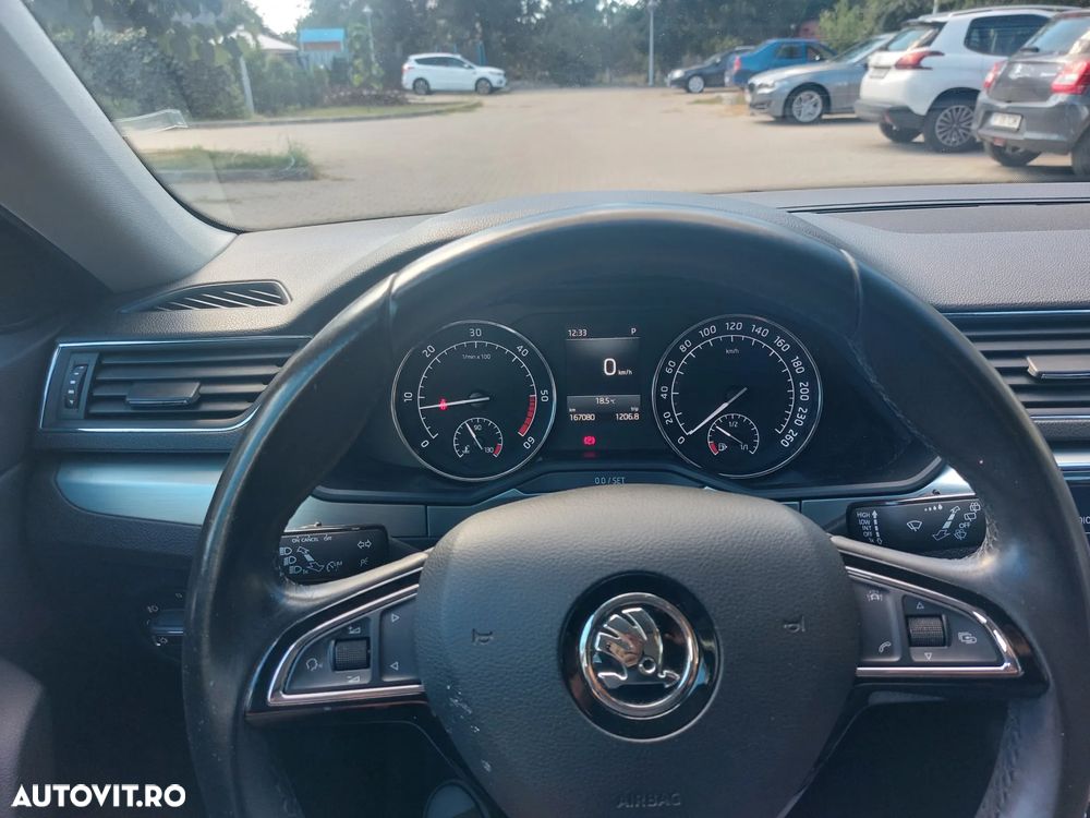 Skoda Superb 2.0 TDI DSG Ambition - 22