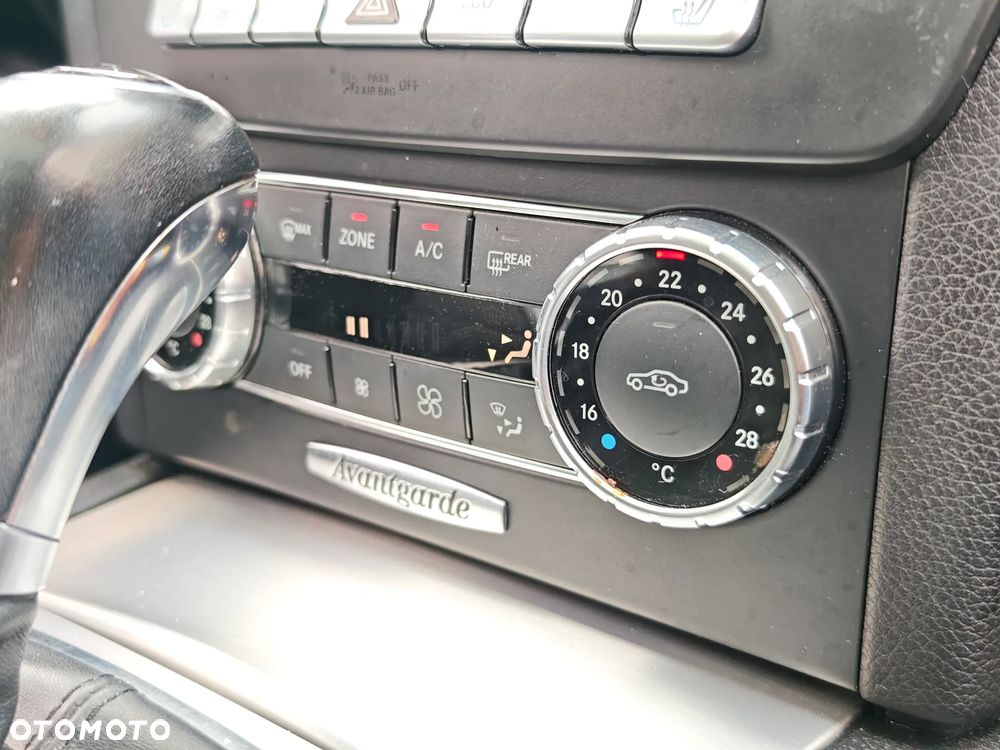 Mercedes-Benz Klasa C 250 CDI DPF (BlueEFFICIENCY) 7G-TRONIC Avantgarde - 28