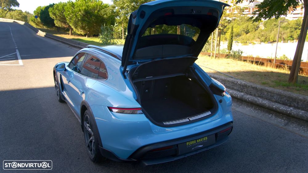 Porsche Taycan Cross Turismo 4S - 18