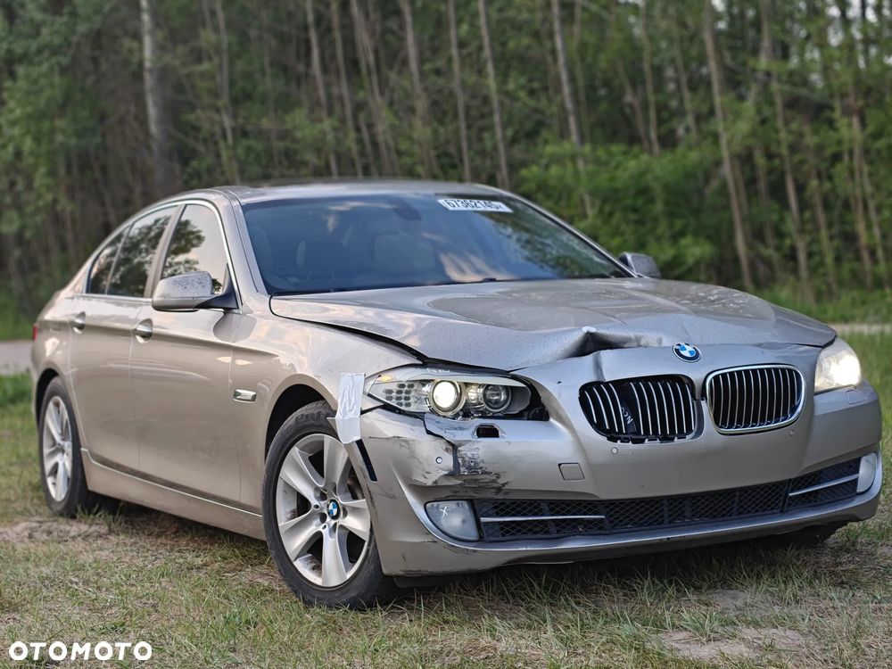 BMW Seria 5 528i Luxury Line - 2