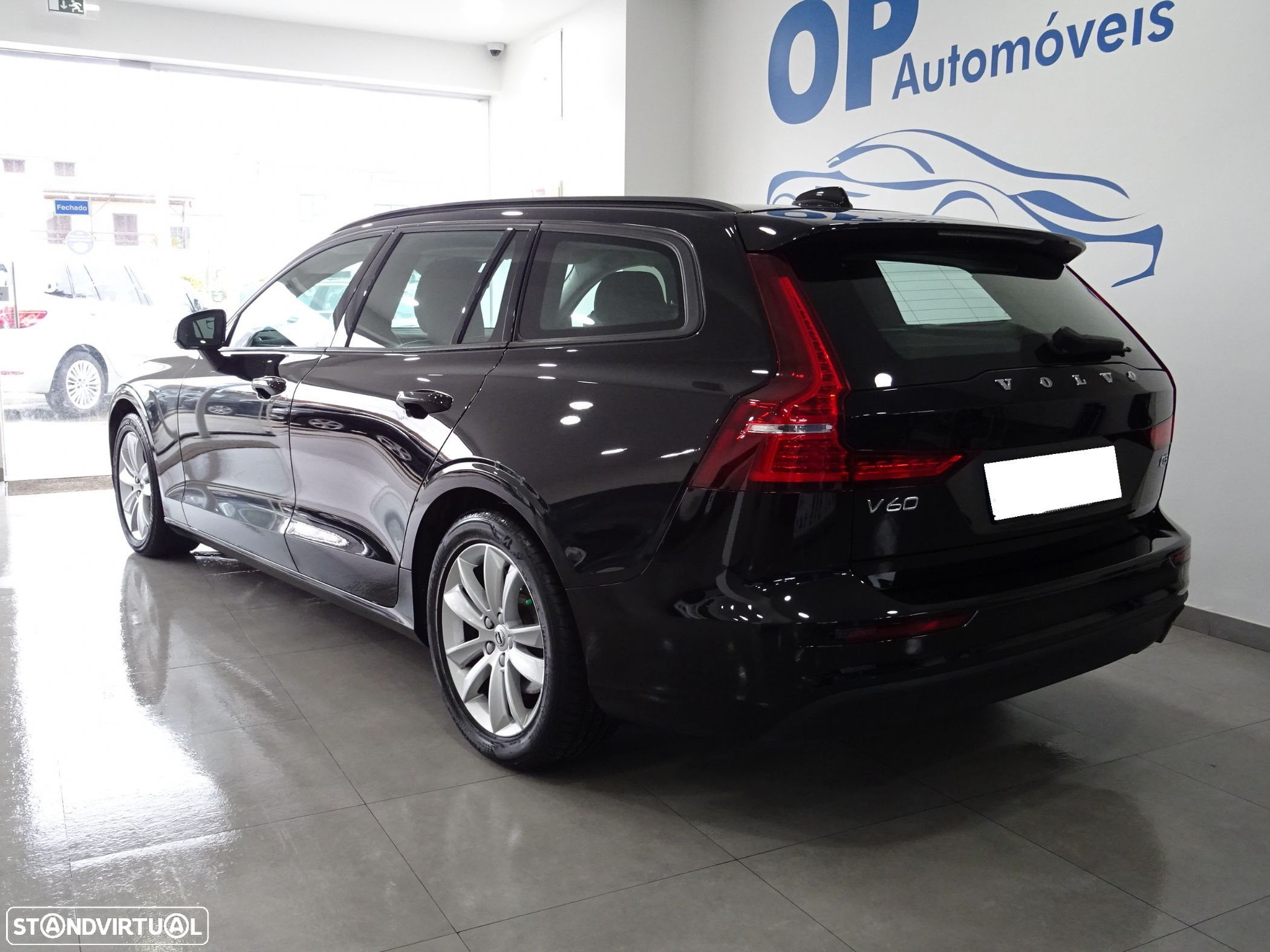 Volvo V60 2.0 D3 Momentum - 5