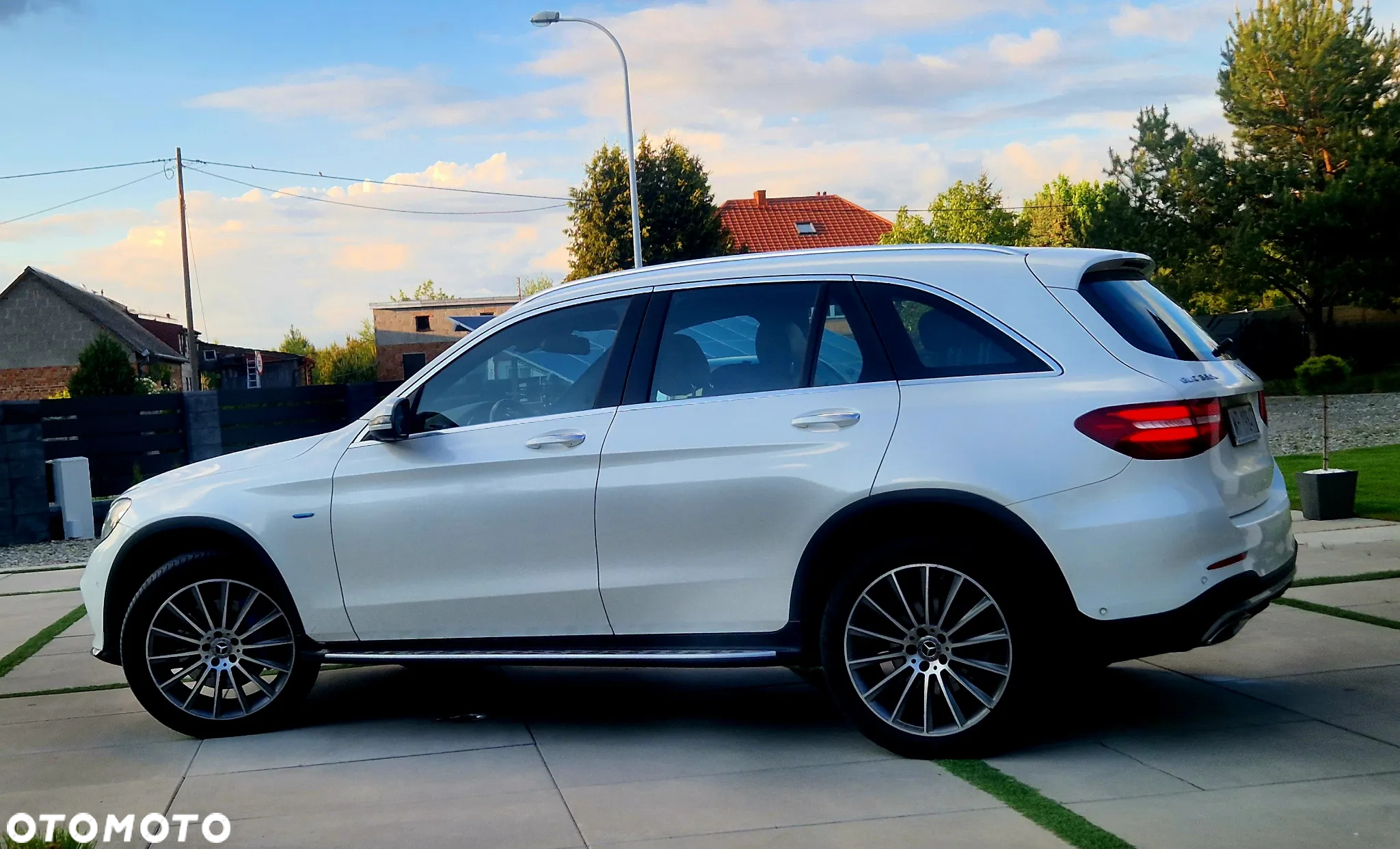 Mercedes-Benz GLC 350 e 4Matic 7G-TRONIC AMG Line - 17
