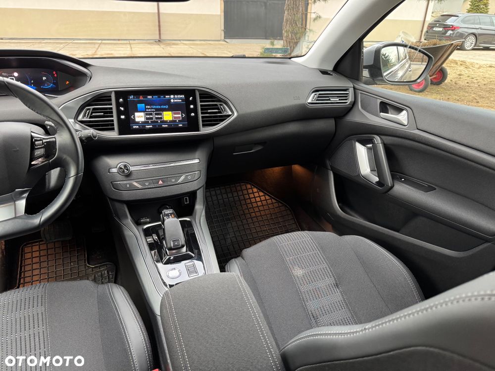 Peugeot 308 1.5 BlueHDi Allure S&S EAT8 - 33