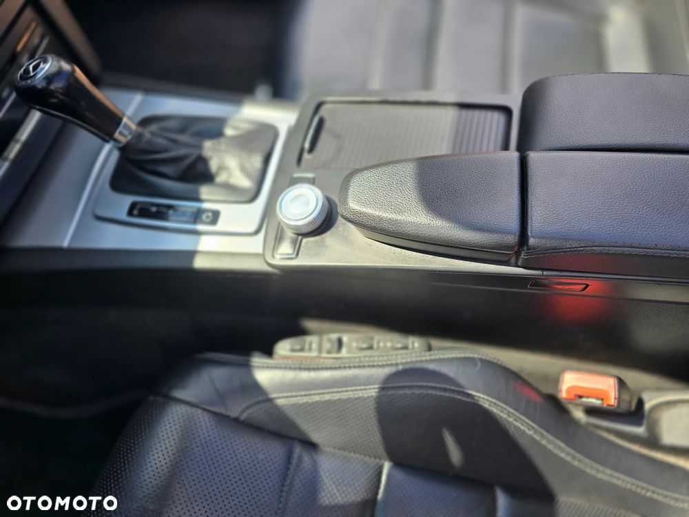 Mercedes-Benz Klasa E 350 CDI DPF BlueEFFICIENCY 7G-TRONIC Avantgarde - 33