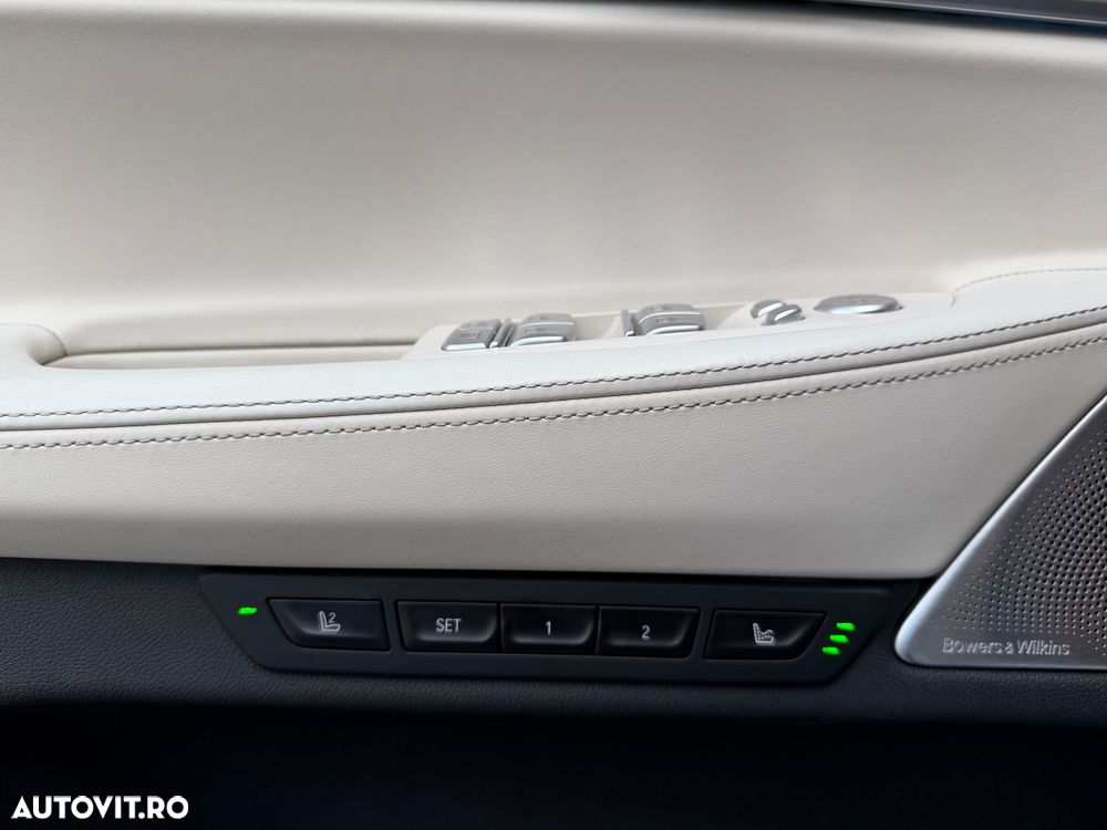 BMW Seria 7 740Li - 32