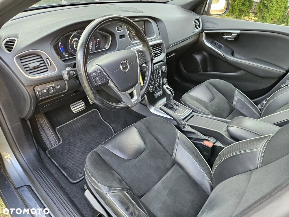 Volvo V40 T3 Drive-E R-Design Momentum - 17