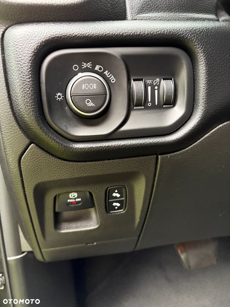 RAM 1500 - 25