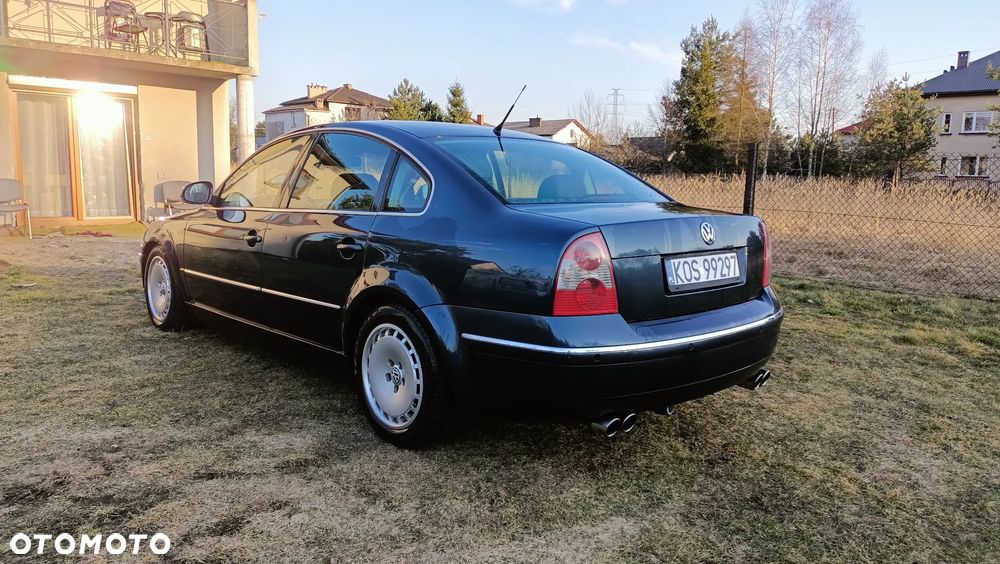 Volkswagen Passat 2.5 TDI 4Mot Highline - 3