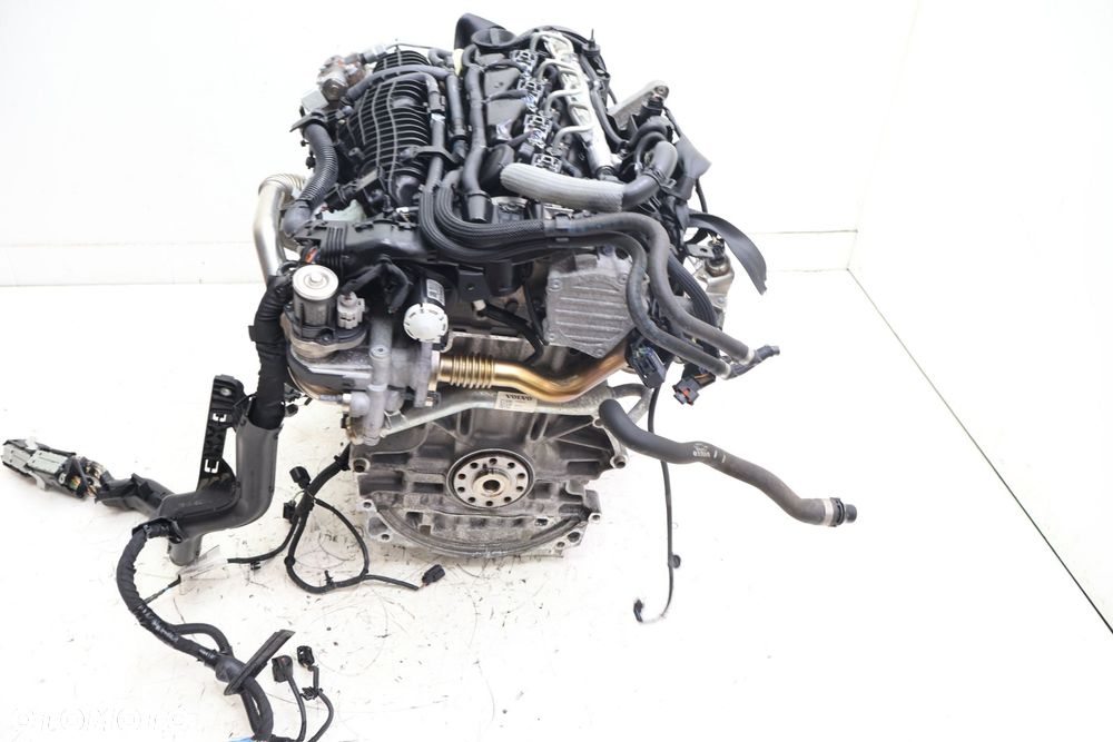 VOLVO V60 II 2.0 D3 SILNIK D4204T16 - 4