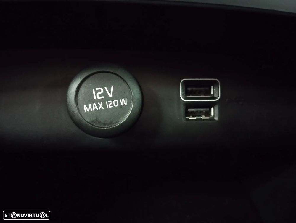 Volvo XC 40 2.0 D4 Momentum Plus AWD - 32