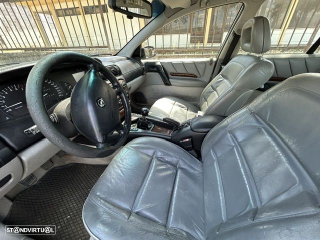 Opel Omega Caravan 2.5i V6 CD - 15
