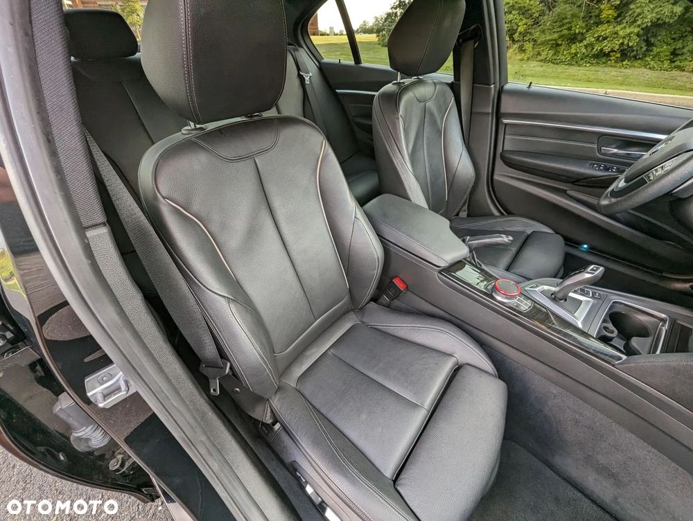 BMW Seria 3 330i xDrive Edition M Sport Shadow - 18