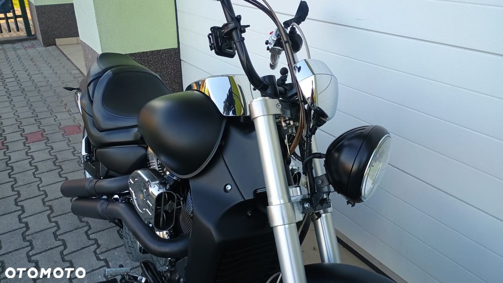 Suzuki Intruder - 22