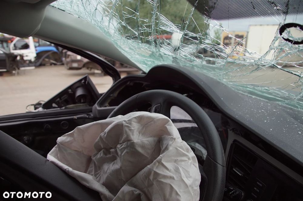 Auto na części - Seat Leon III ST Lift 1.6 TDI 90 KM DDY RSC L9YT 167 tys. 2018R Drzwi Lampy Klapa Szyby Felgi Relingi - 12