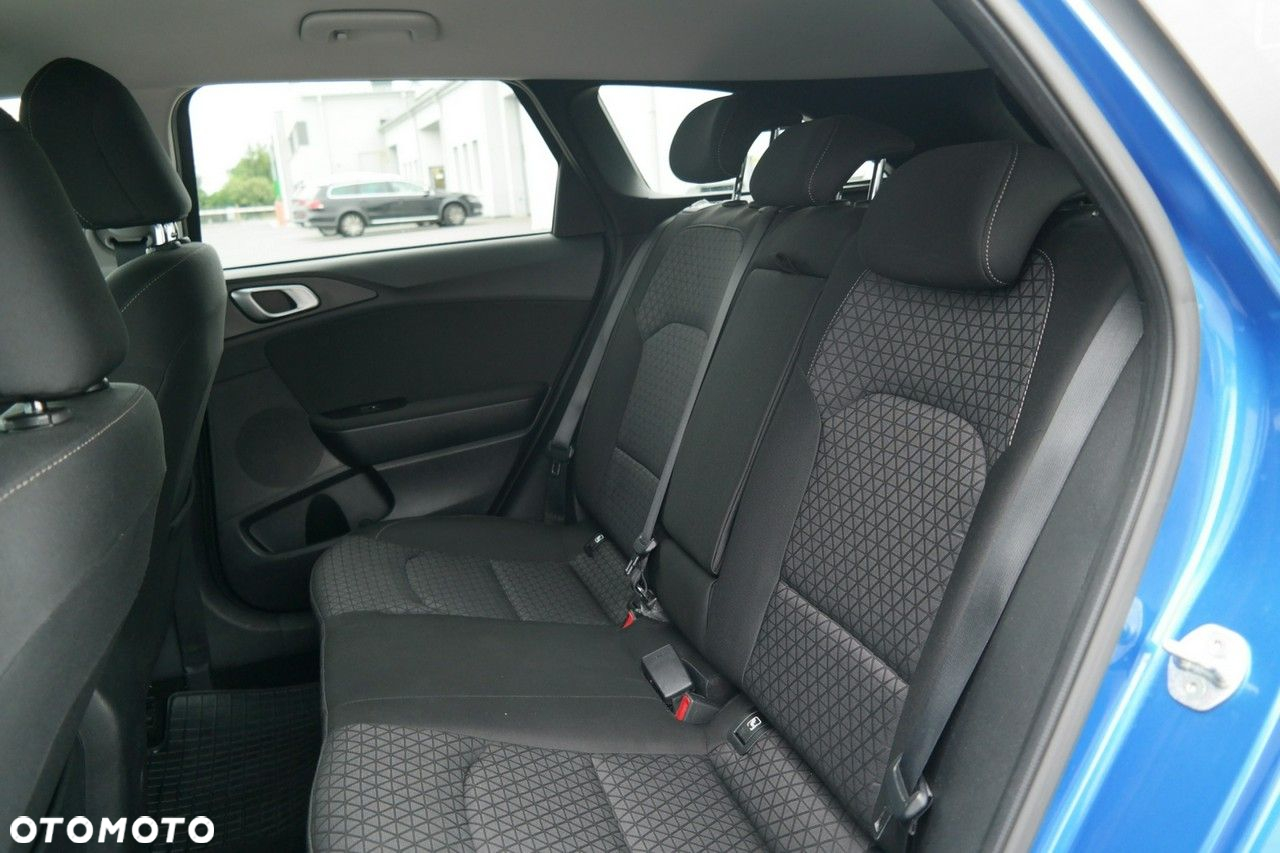 Kia Ceed - 11