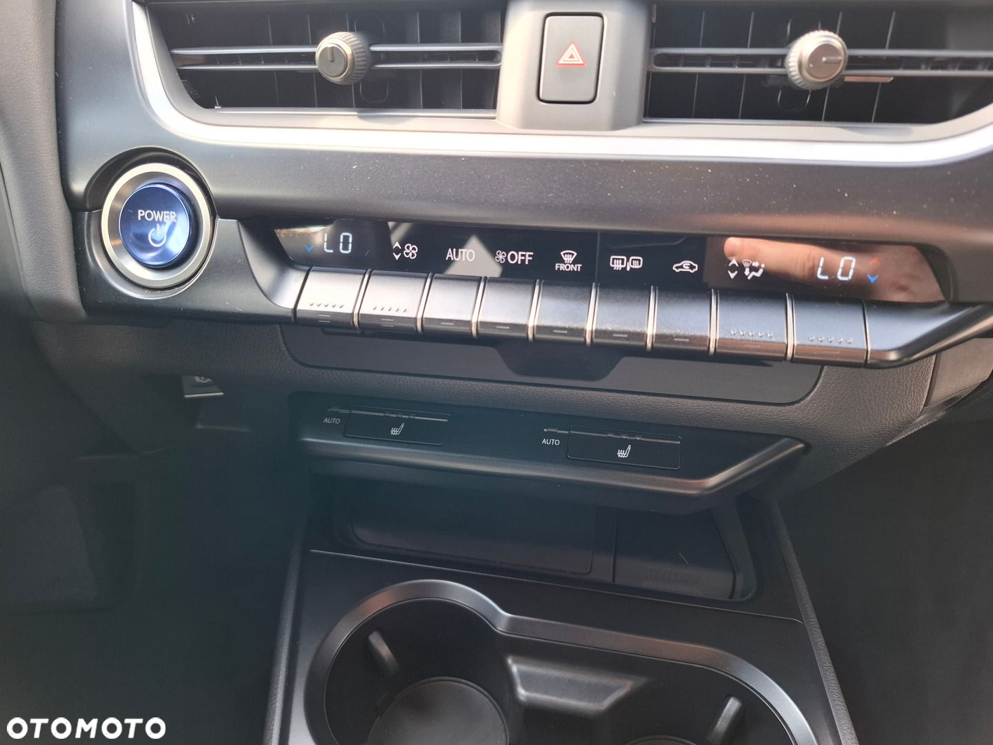 Lexus UX - 32