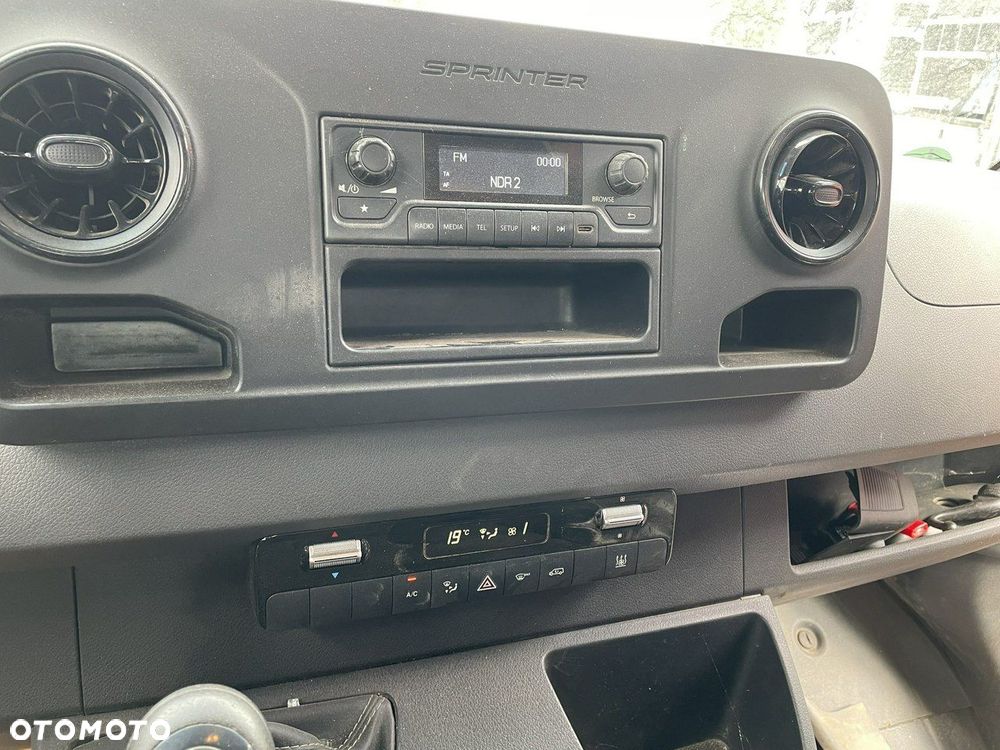 Mercedes-Benz Sprinter - 15