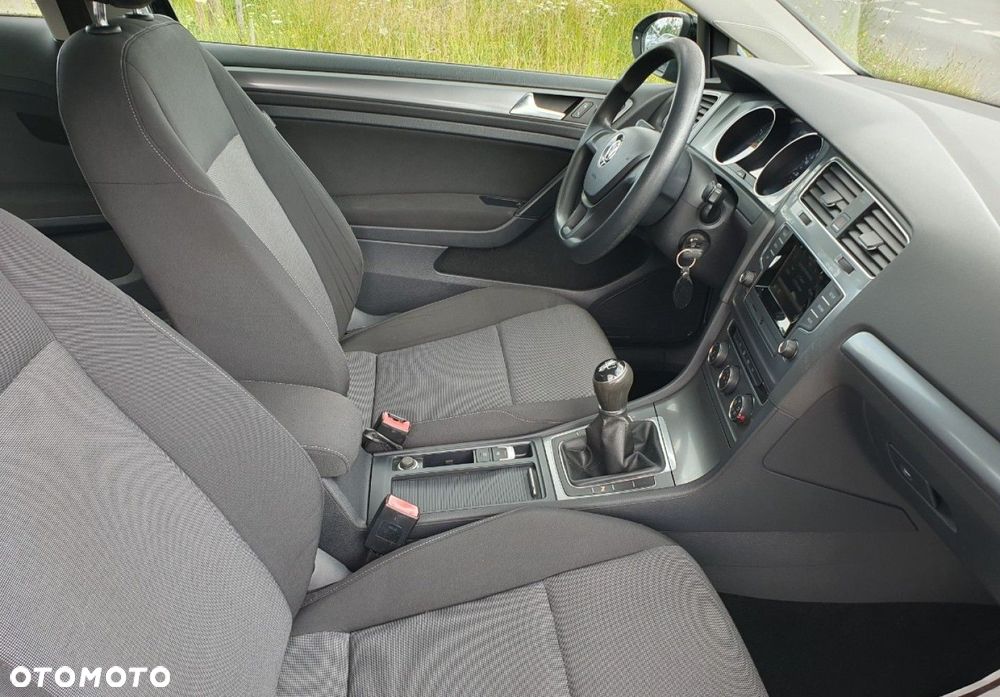 Volkswagen Golf - 22