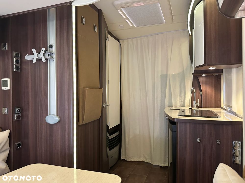 Burstner AVERSO 510 TK PLUS z klimą, napędem i przedsionkiem- 7 os. - 23