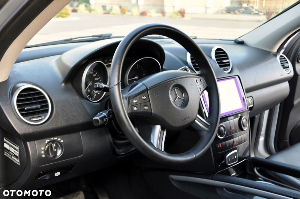 Mercedes-Benz ML - 23