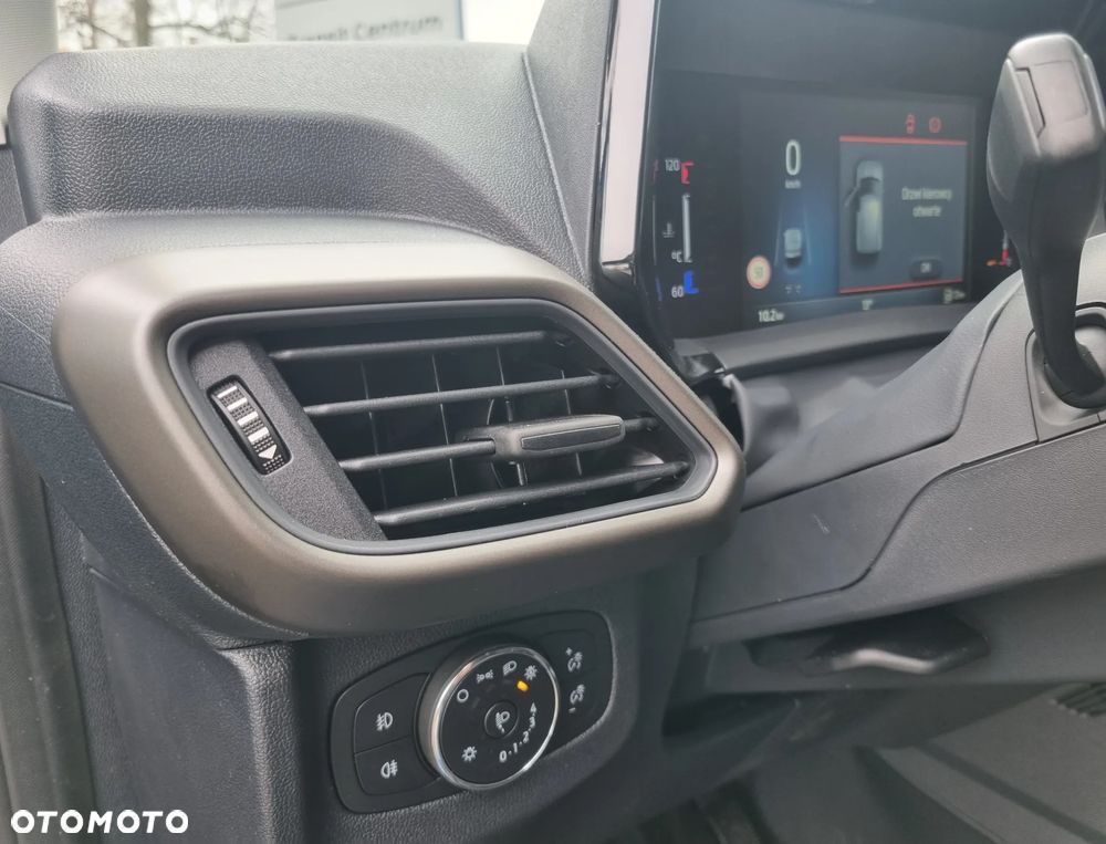 Ford Transit Courier - 12