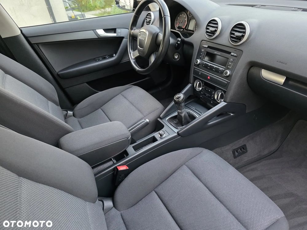 Audi A3 Sportback 1.6 Ambiente - 3