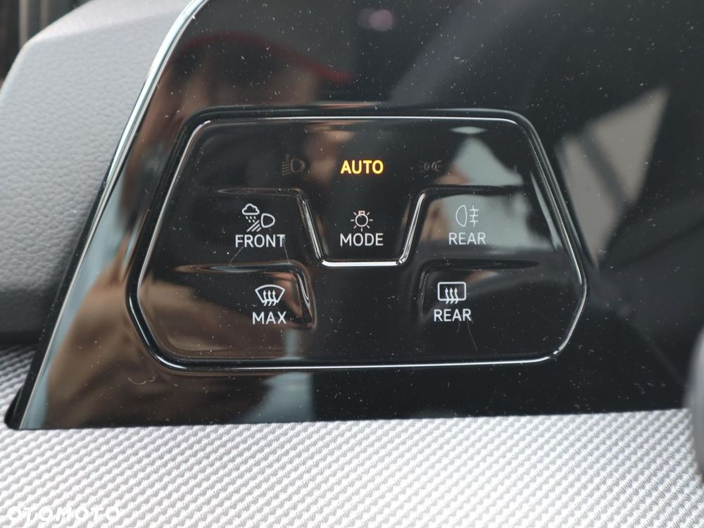 Volkswagen Golf 1.5 eTSI mHEV R-Line Plus DSG - 19