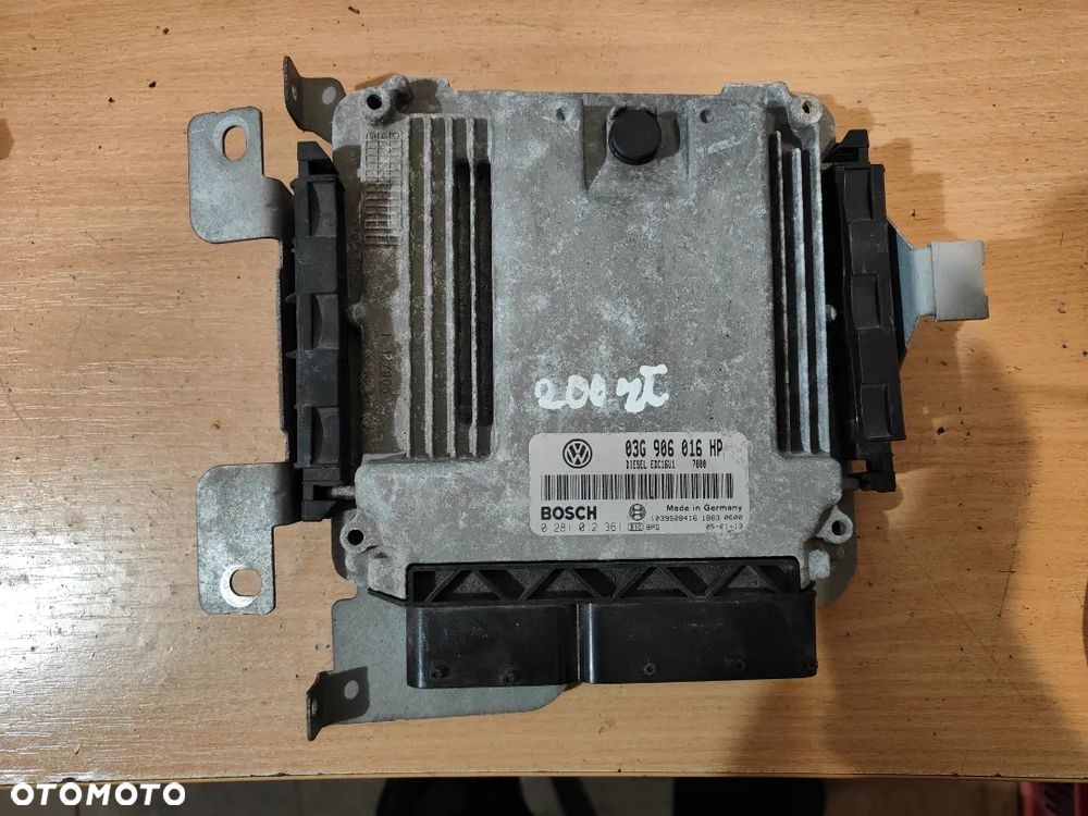 Komputer sterownik silnika Volkswagen Touran 03G906016HP - 2