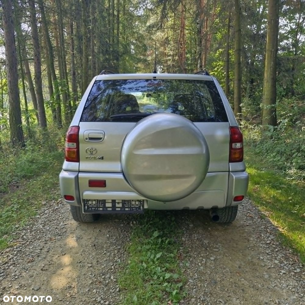 Toyota RAV4 D-4D 4x4 - 5