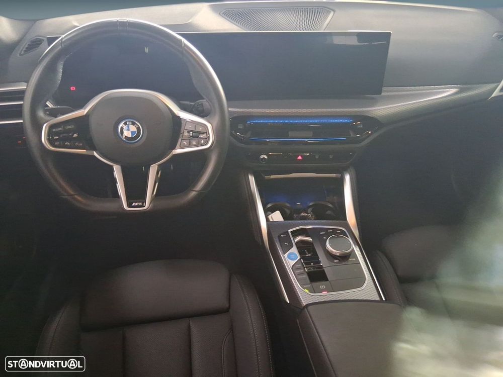 BMW i4 eDrive35 Edição Desportiva M - 12