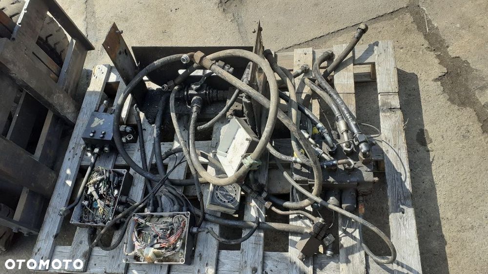 Układ sterowniczy hydraulika do Hakowca 24t - 1