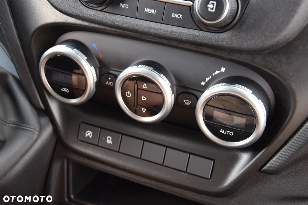 Iveco DAILY MAXI 35S16 / 2.3 - 160 KM / AUTOMAT HI-MATIC / NOWY MODEL / 3 OSOBY / DOSTAWCZE / BLASZAK / KLIMA / 2023 / SERWISOWANY / SPROWADZONY Z NIEMIEC - 30