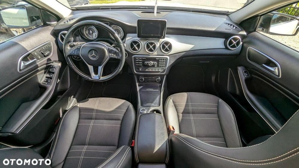 Mercedes-Benz GLA 200 d 4-Matic - 23