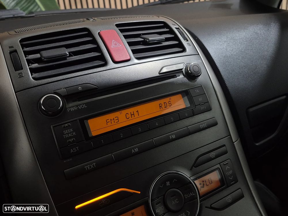 Toyota Auris 1.4 D-4D Comfort - 14