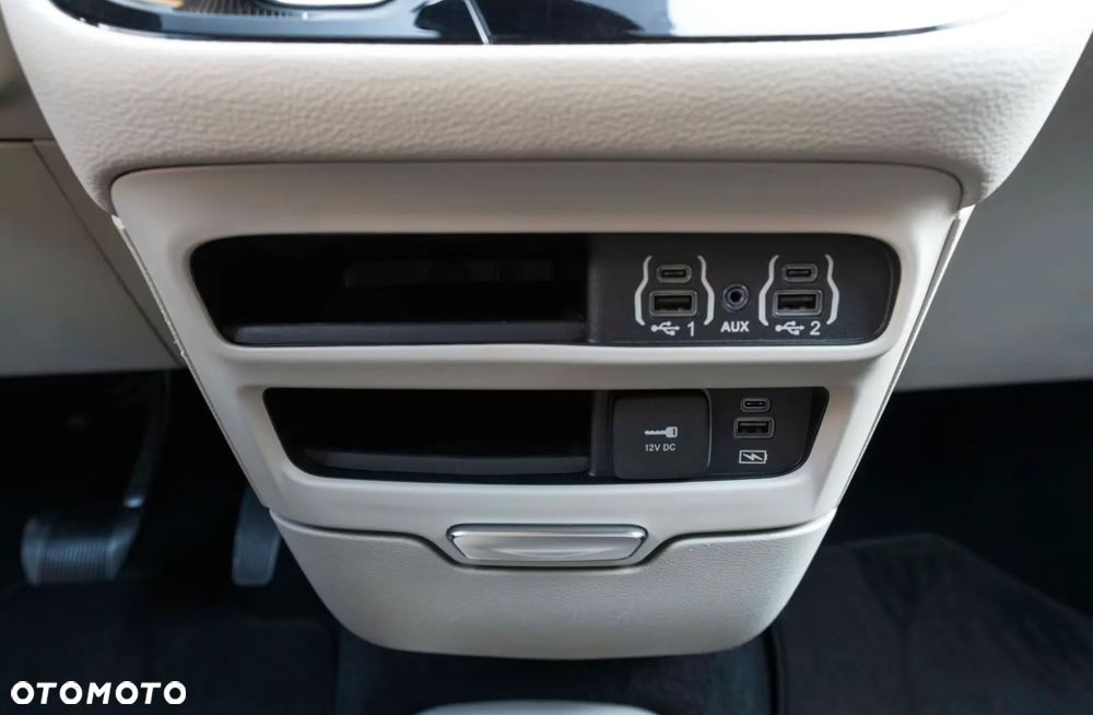Chrysler Pacifica - 16