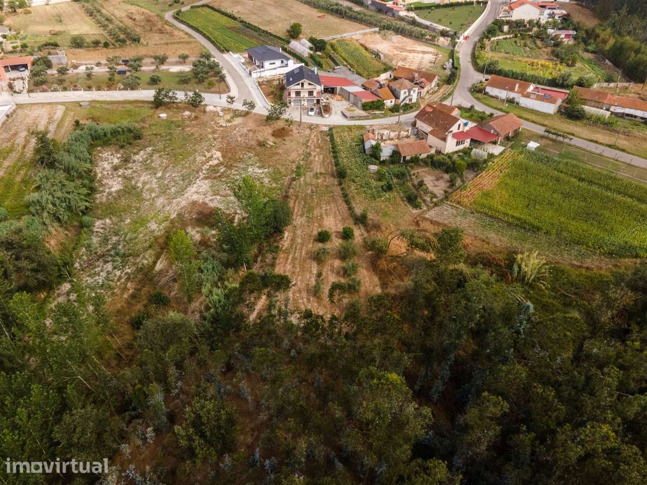 Lote de Terreno com Projeto Aprovado para Moradia T3 Unifamiliar - Grande imagem: 3/36
